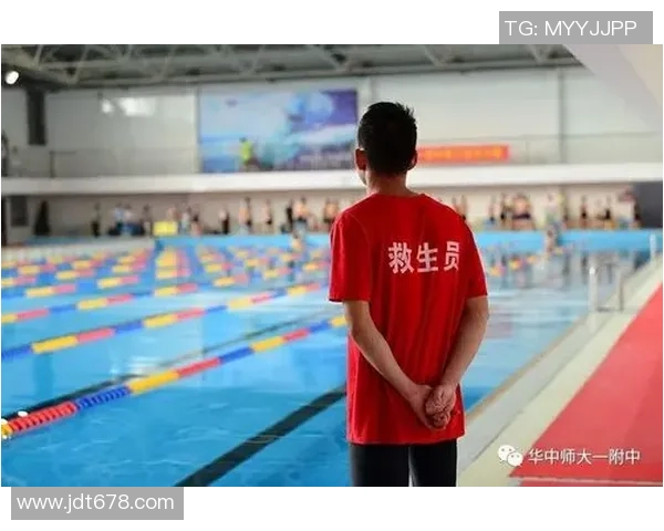 河南1700余名幼儿小泳将在郑劈波斩浪较高低